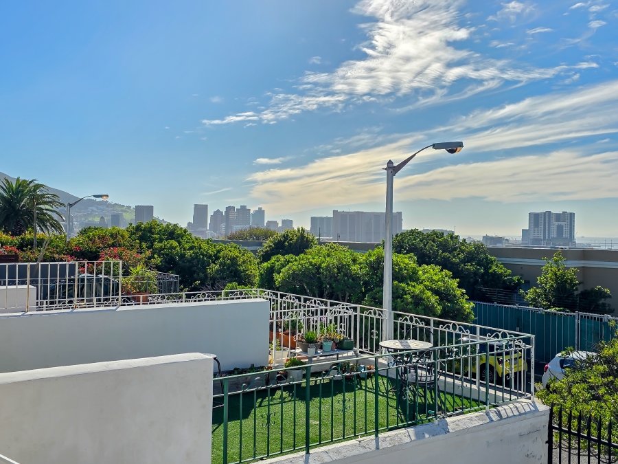 2 Bedroom Property for Sale in Zonnebloem Western Cape